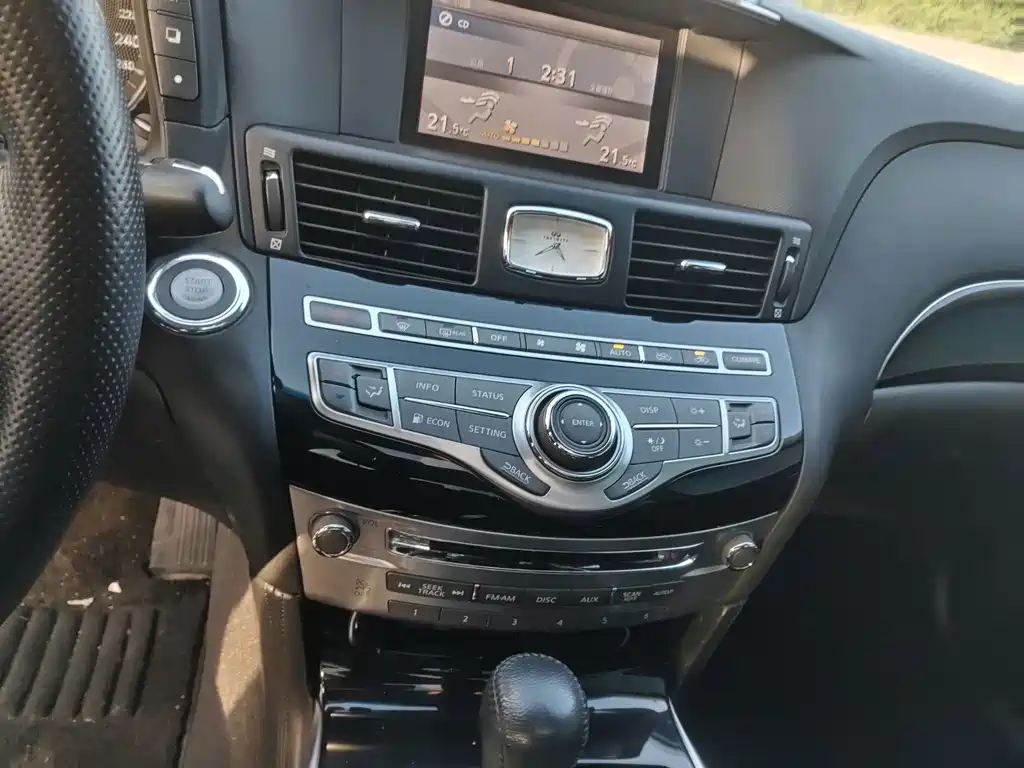 Infiniti Q70 — миниатюра 6