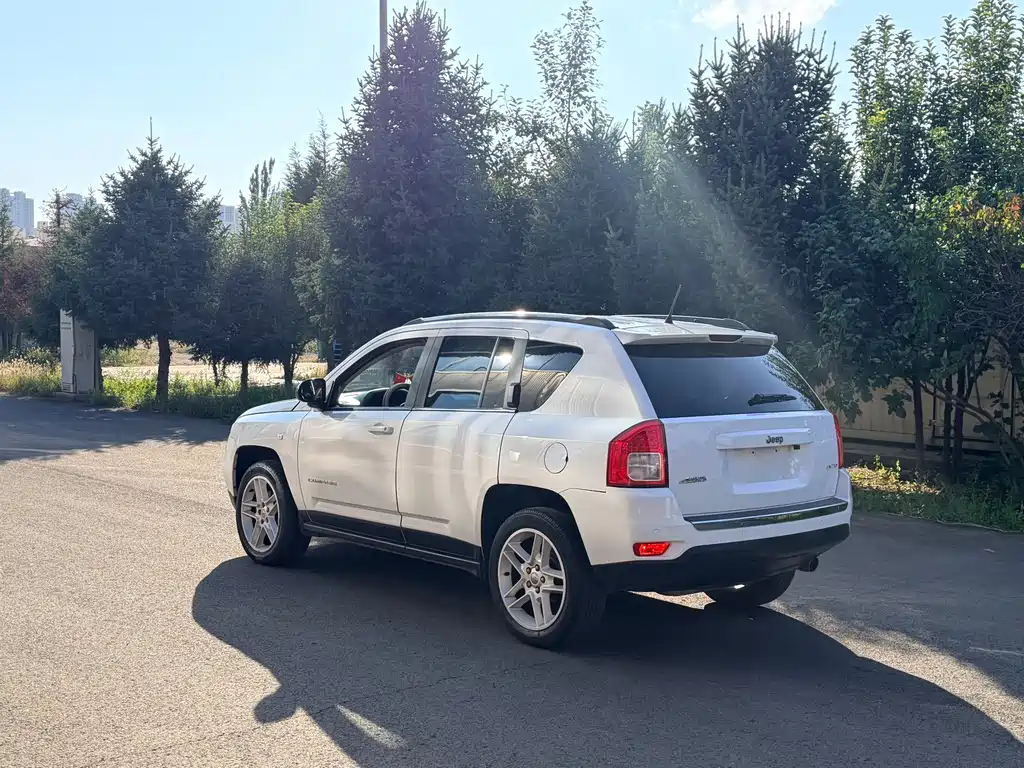 Jeep Compass (Import) — миниатюра 7