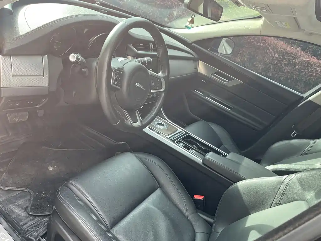 Jaguar XFL — миниатюра 4