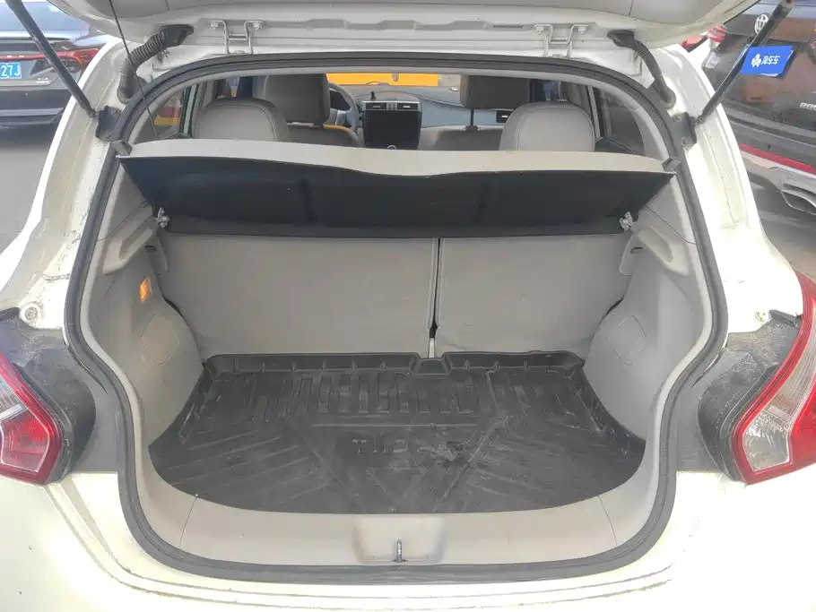 Nissan Tiida — миниатюра 4