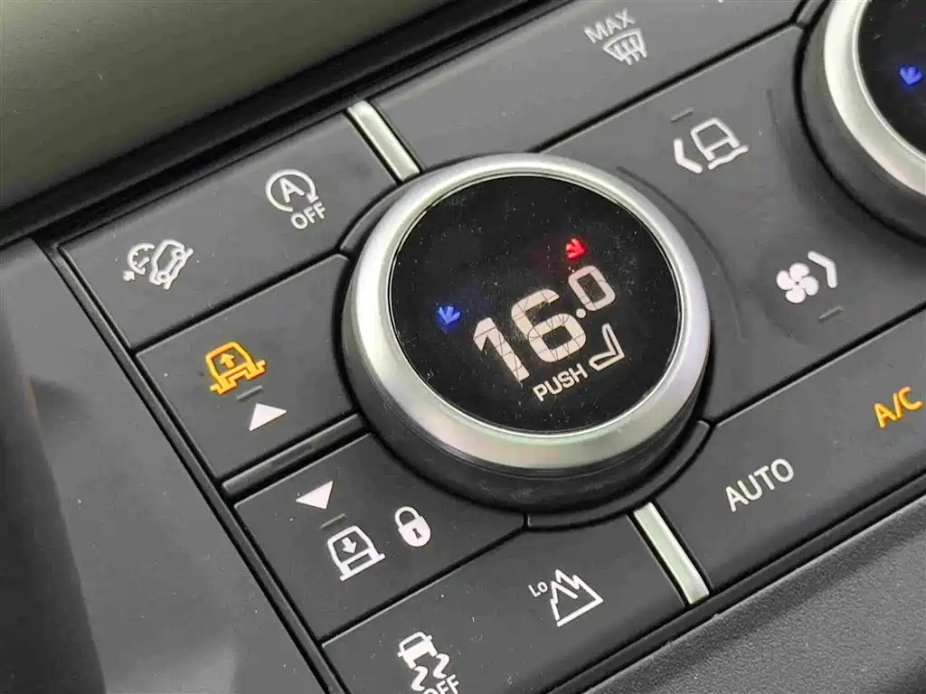 Land Rover Defender — миниатюра 16
