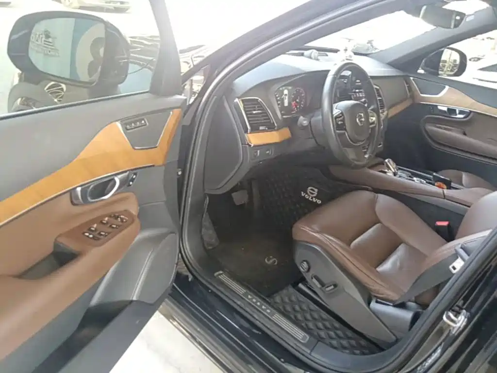Volvo XC90 — миниатюра 16