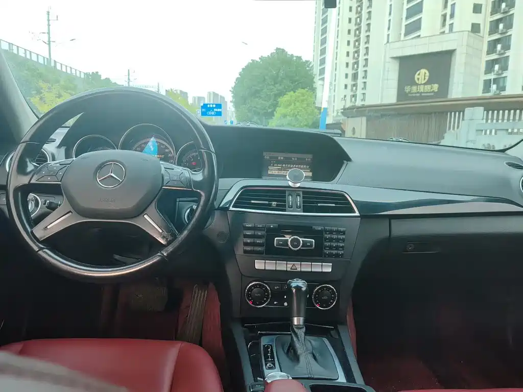Mercedes-Benz C-Class — миниатюра 6
