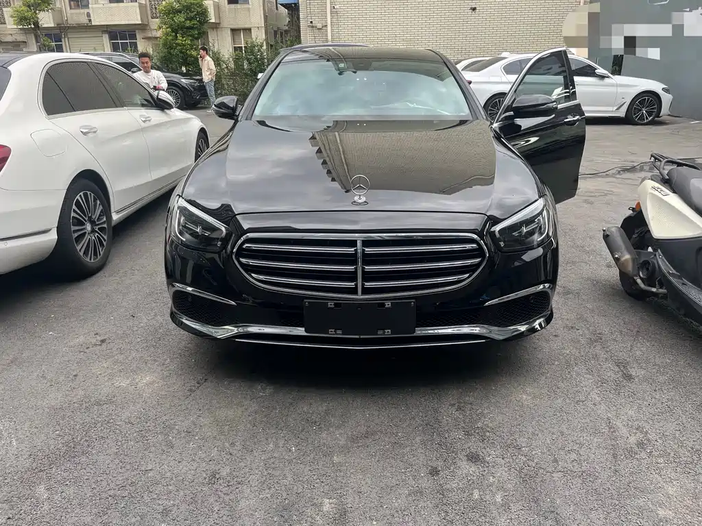 Mercedes-Benz E-Class — миниатюра 2