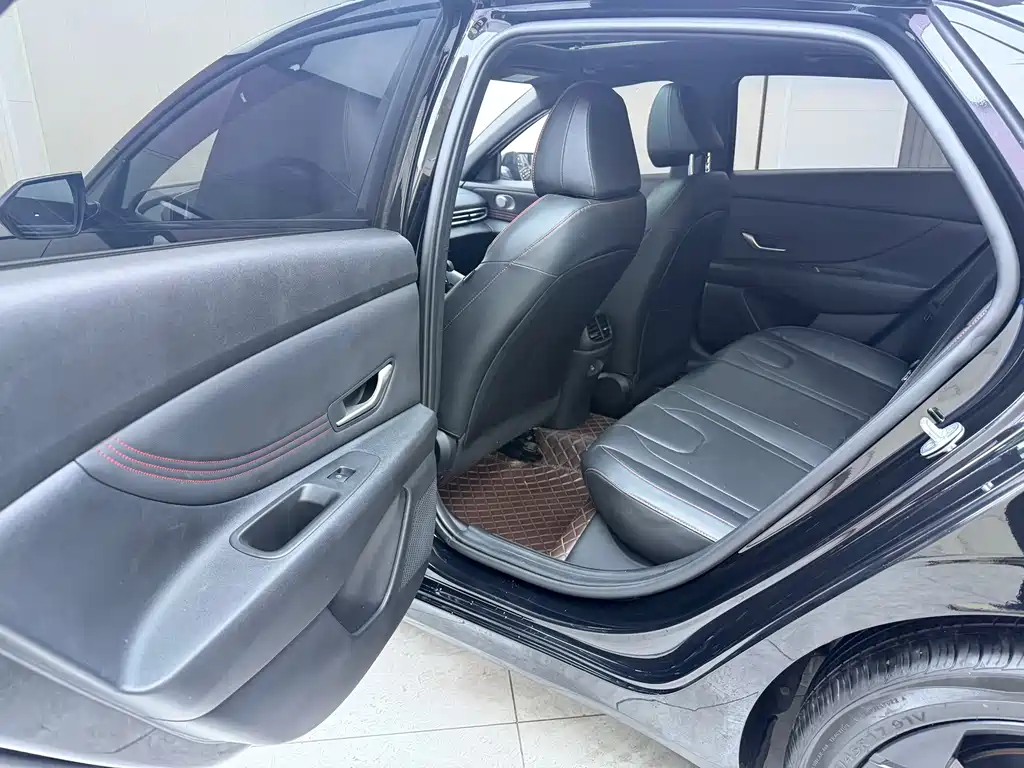 Hyundai Elantra — миниатюра 16