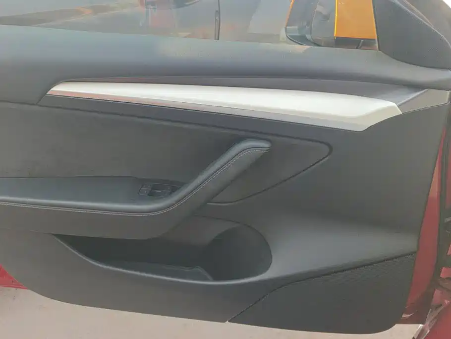 Tesla Model 3 — миниатюра 7