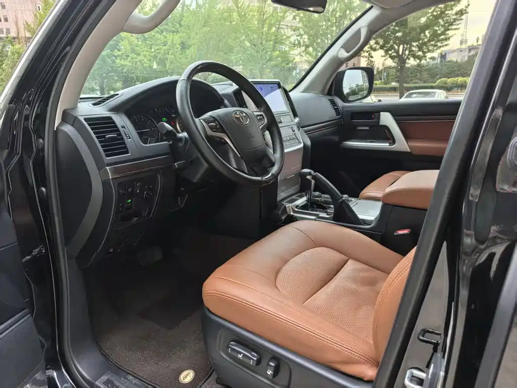 Toyota Land Cruiser — миниатюра 8