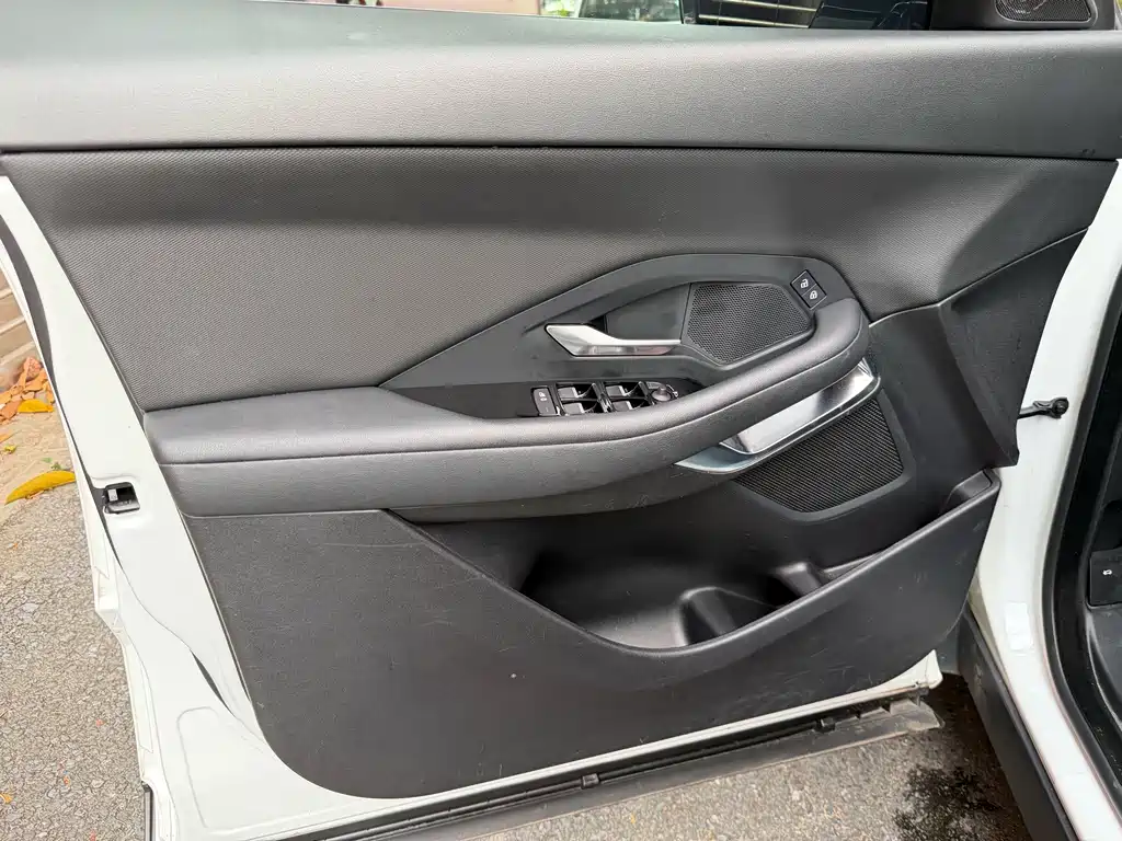 Jaguar E-PACE — миниатюра 8