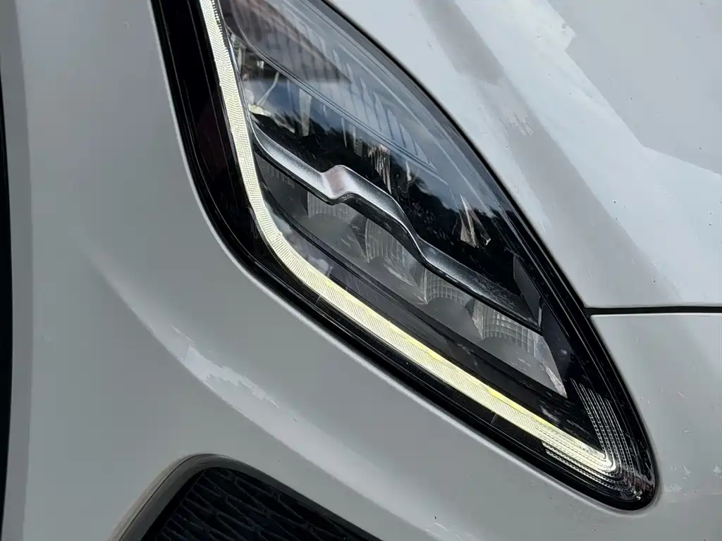 Jaguar E-PACE — миниатюра 21