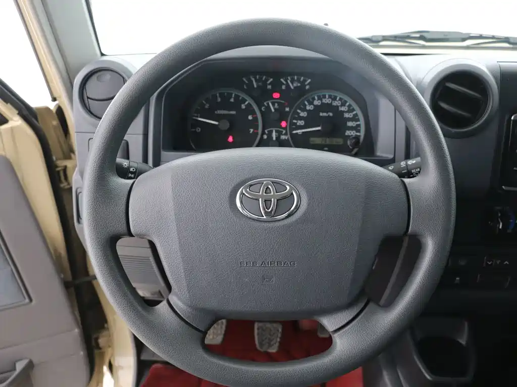 Toyota Land Cruiser — миниатюра 5