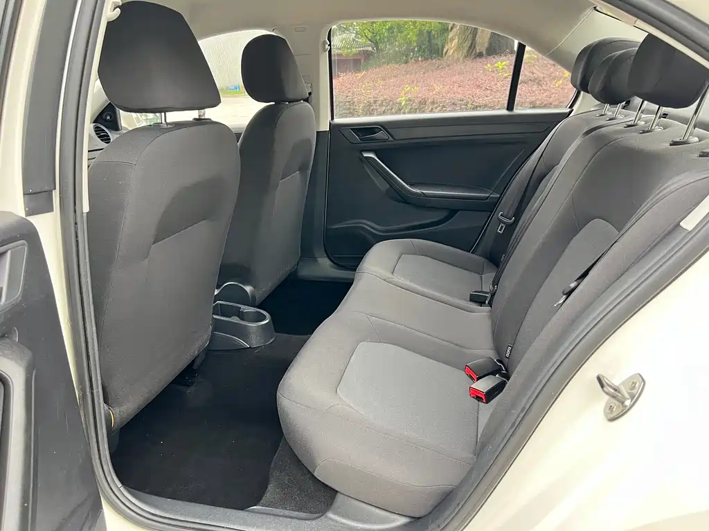 Volkswagen Jetta — миниатюра 10