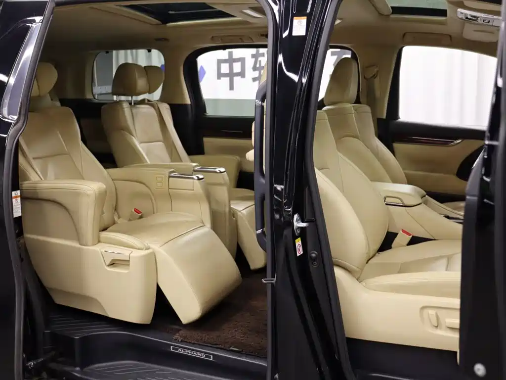 Toyota Alphard — миниатюра 23