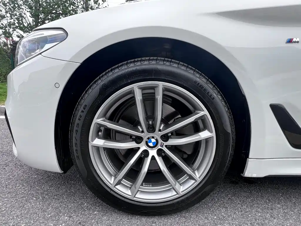 BMW 5 Series — миниатюра 16