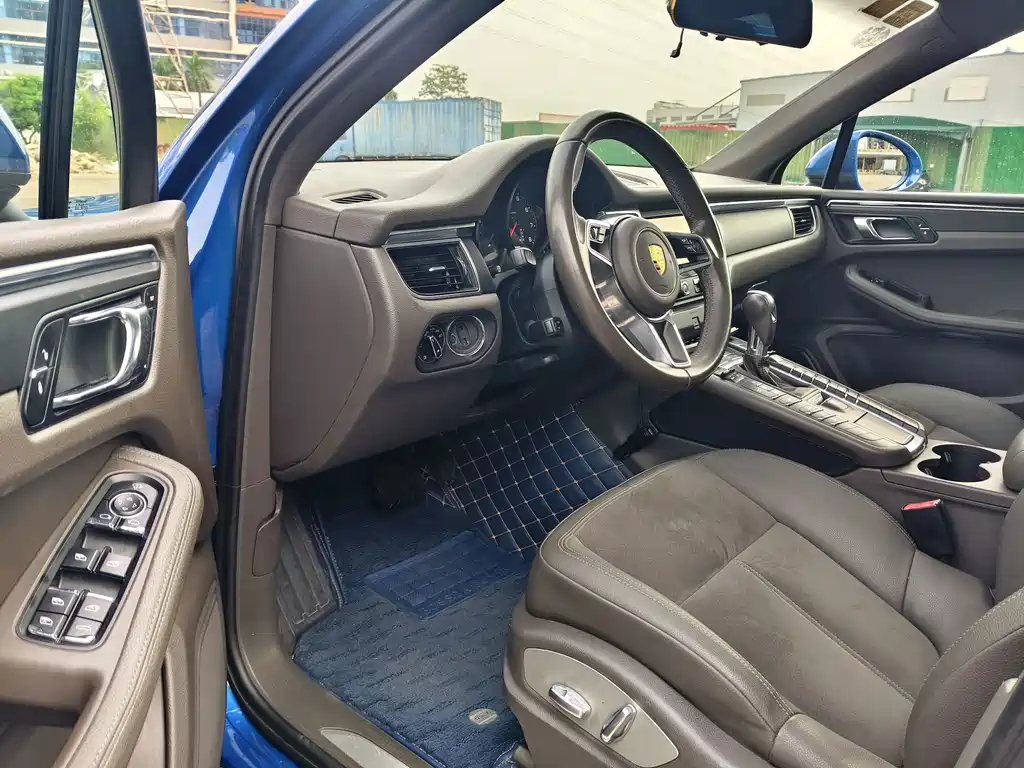 Porsche Macan — миниатюра 8