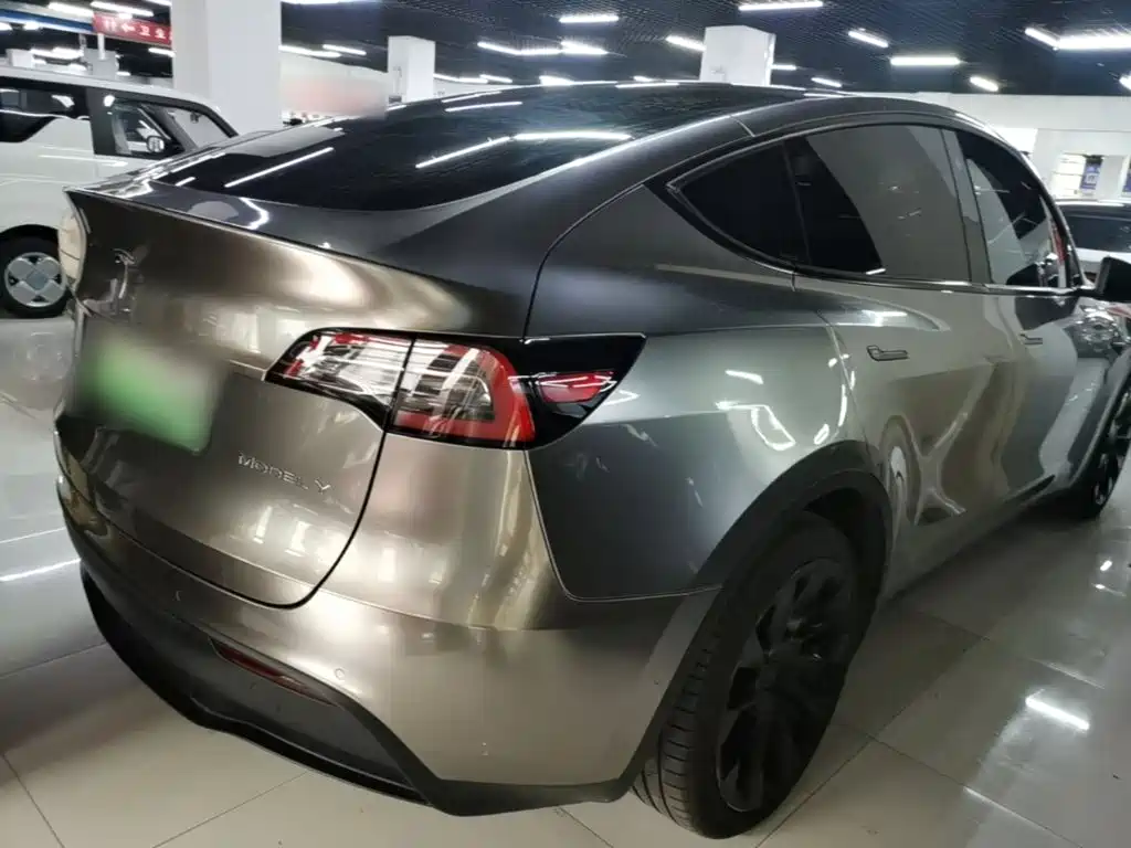 Tesla Model Y — миниатюра 7
