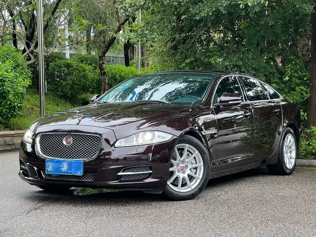 Jaguar XJ