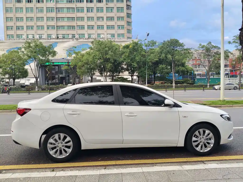 Buick Excelle — миниатюра 4