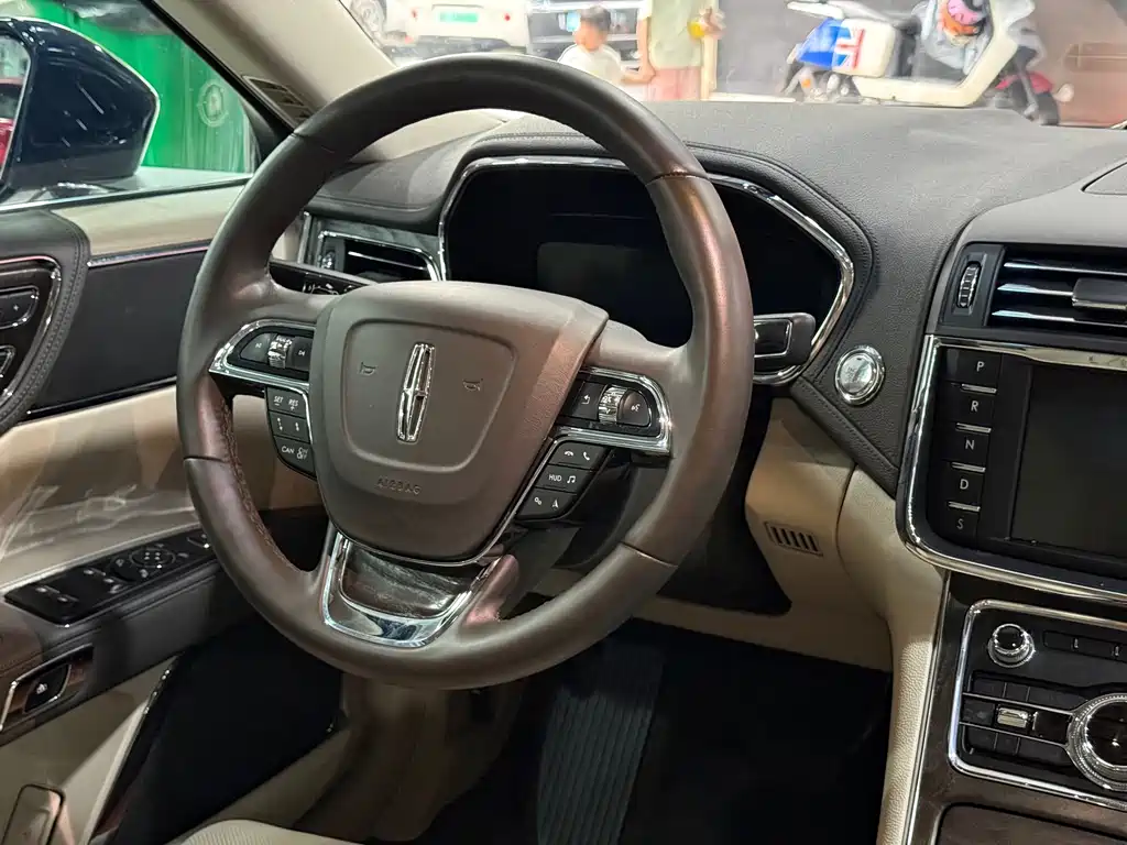 Lincoln Continental — миниатюра 13