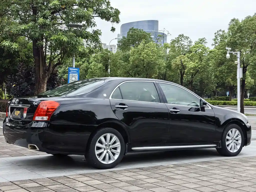 Toyota Crown — миниатюра 5