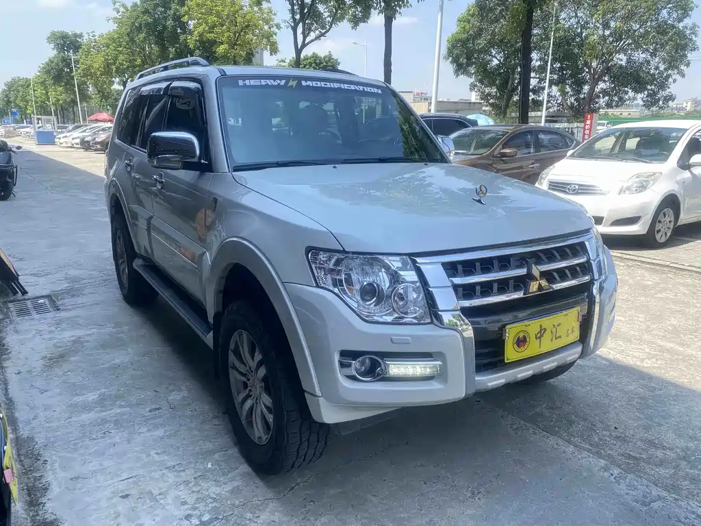 Mitsubishi Pajero (Import) — миниатюра 3