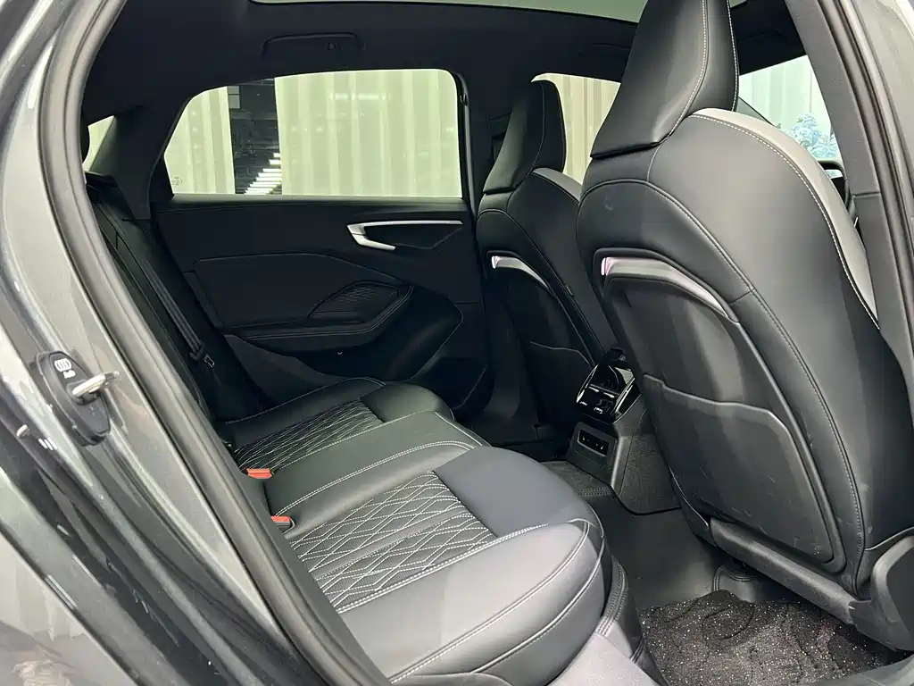 Audi A5L — миниатюра 7