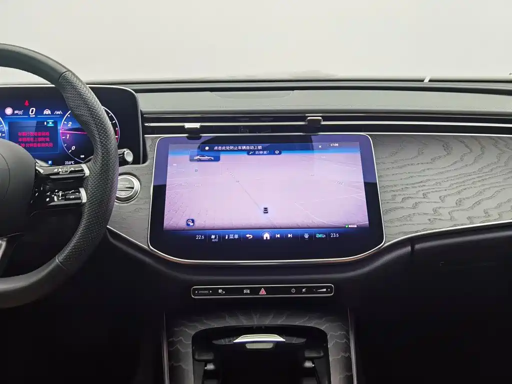 Mercedes-Benz E-Class — миниатюра 12