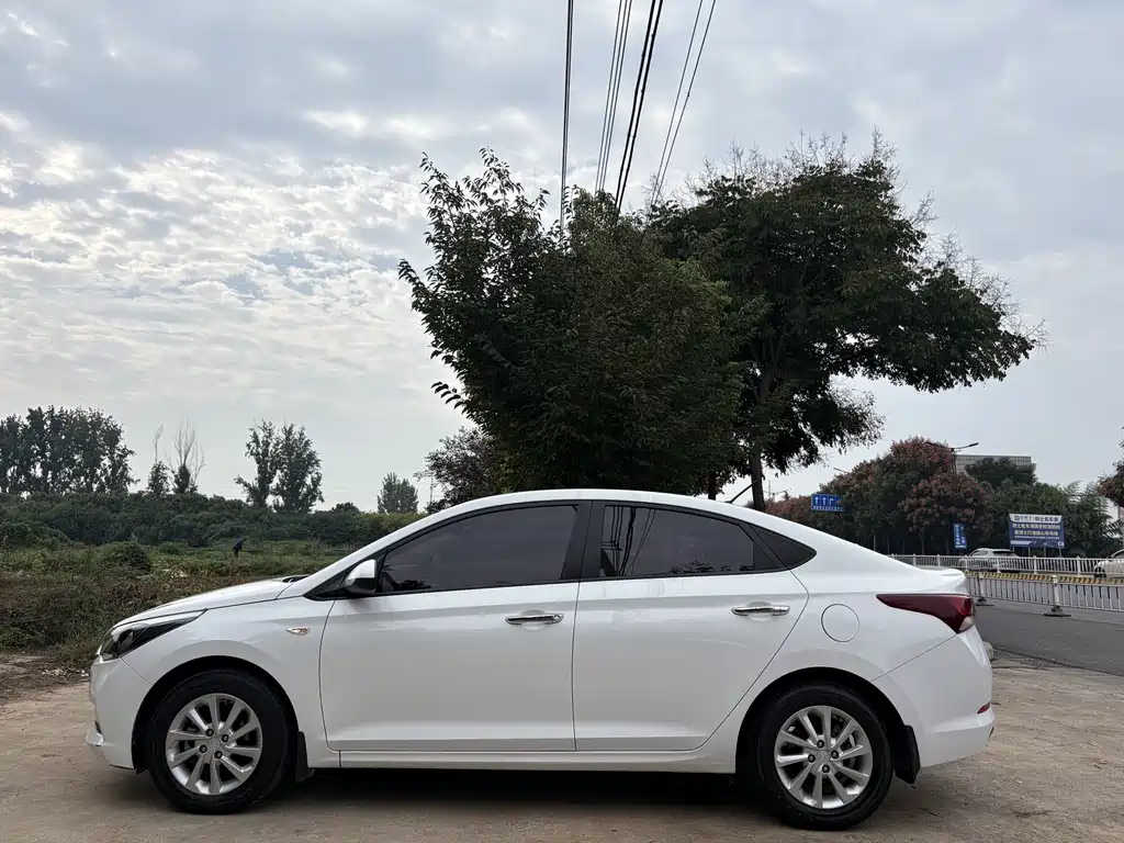 Hyundai Verna — миниатюра 2