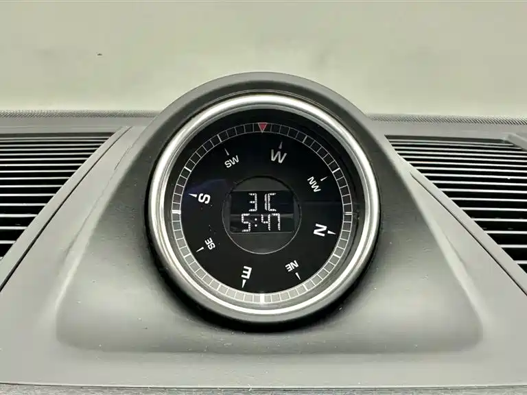 Porsche Macan — миниатюра 14