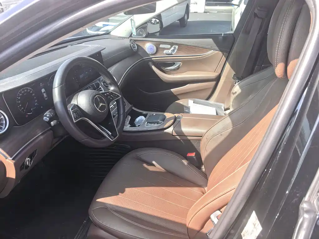Mercedes-Benz E-Class — миниатюра 4