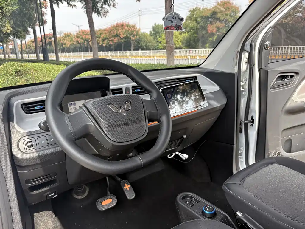 Wuling MINIEV — миниатюра 10