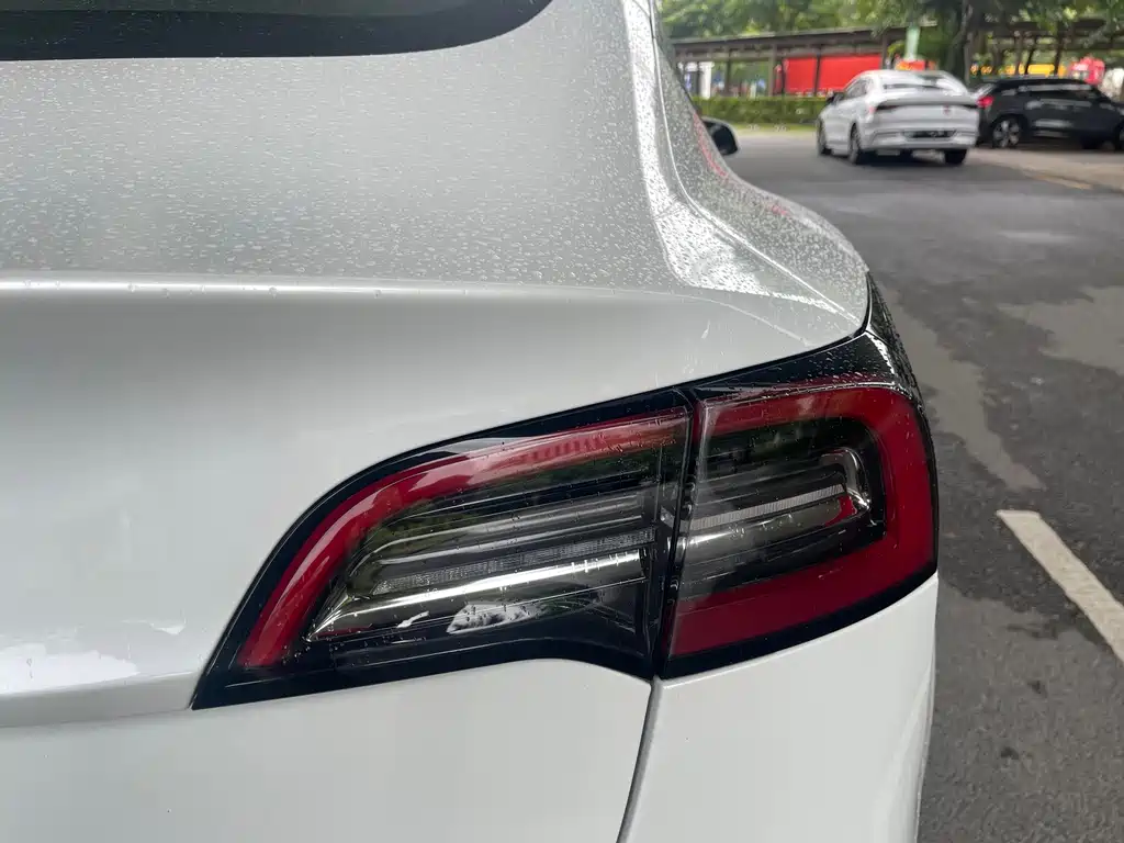 Tesla Model 3 — миниатюра 8