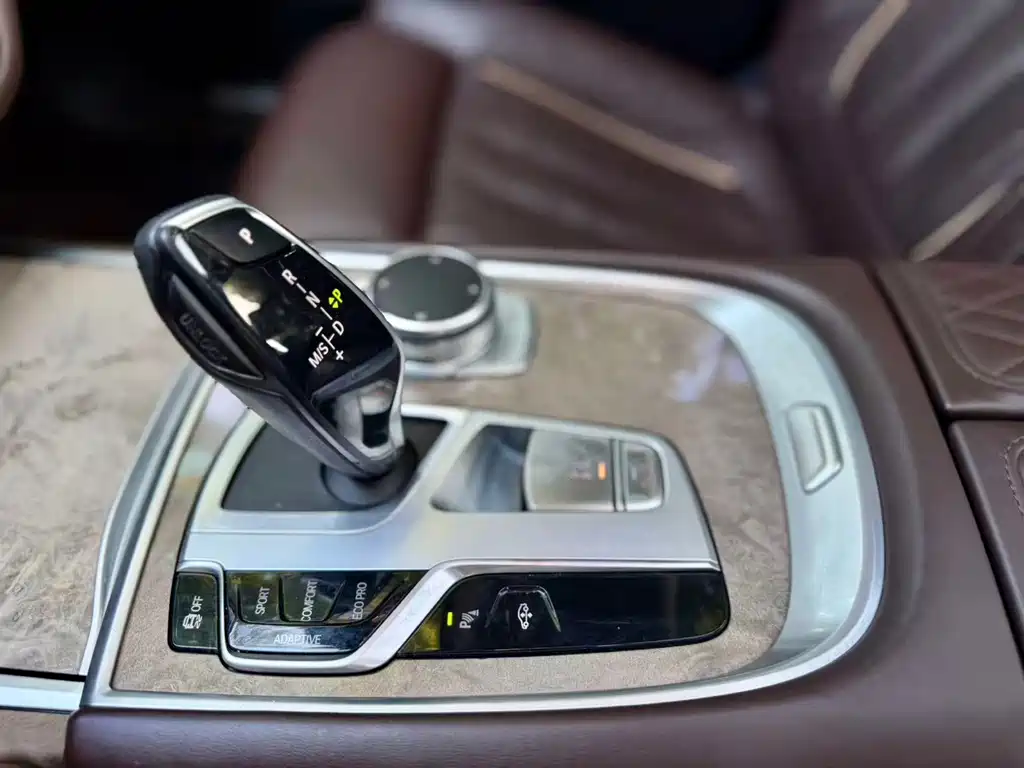 BMW 7 Series — миниатюра 4