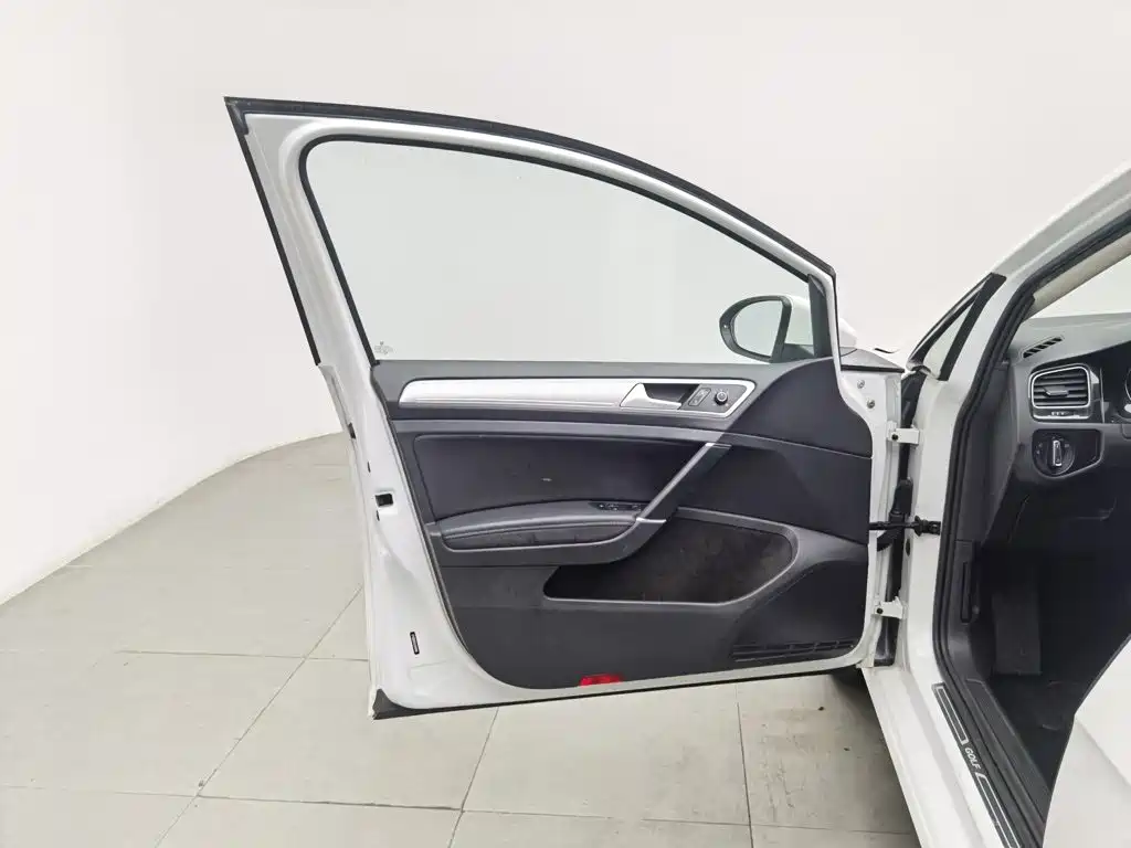 Volkswagen Golf — миниатюра 8