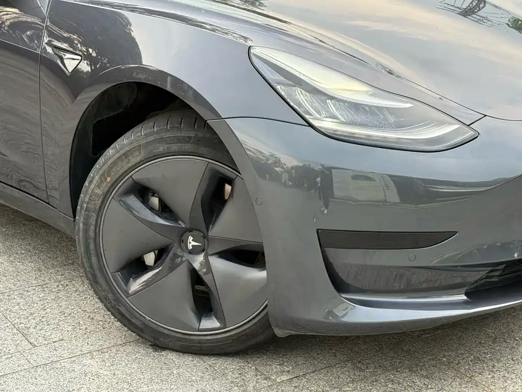 Tesla Model 3 — миниатюра 25