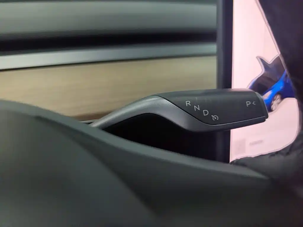 Tesla Model Y — миниатюра 14