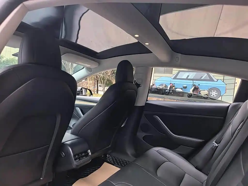 Tesla Model 3 — миниатюра 8