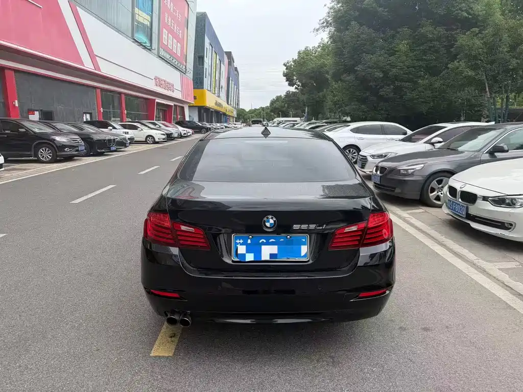 BMW 5 Series — миниатюра 4