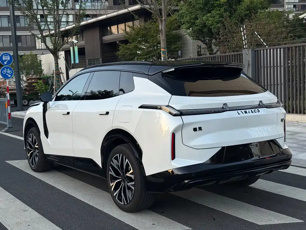 Lynk & Co 08 EM-P — миниатюра 6