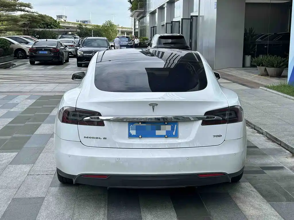 Tesla Model S — миниатюра 5