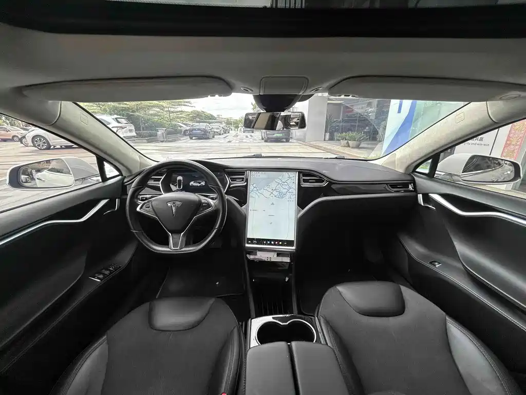 Tesla Model S — миниатюра 7