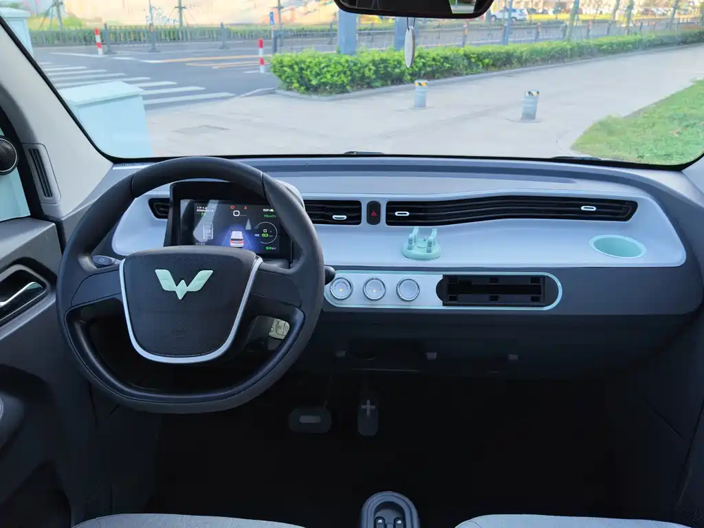Wuling MINIEV — миниатюра 11