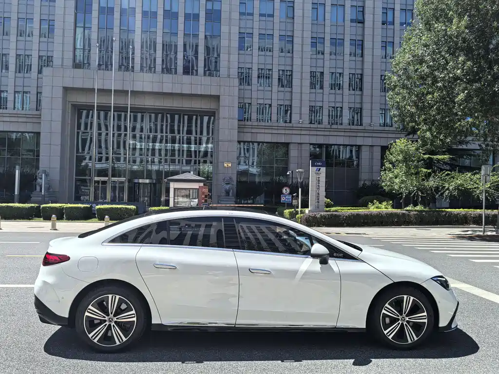 Mercedes-Benz EQE 2025 500 4MATIC Luxury