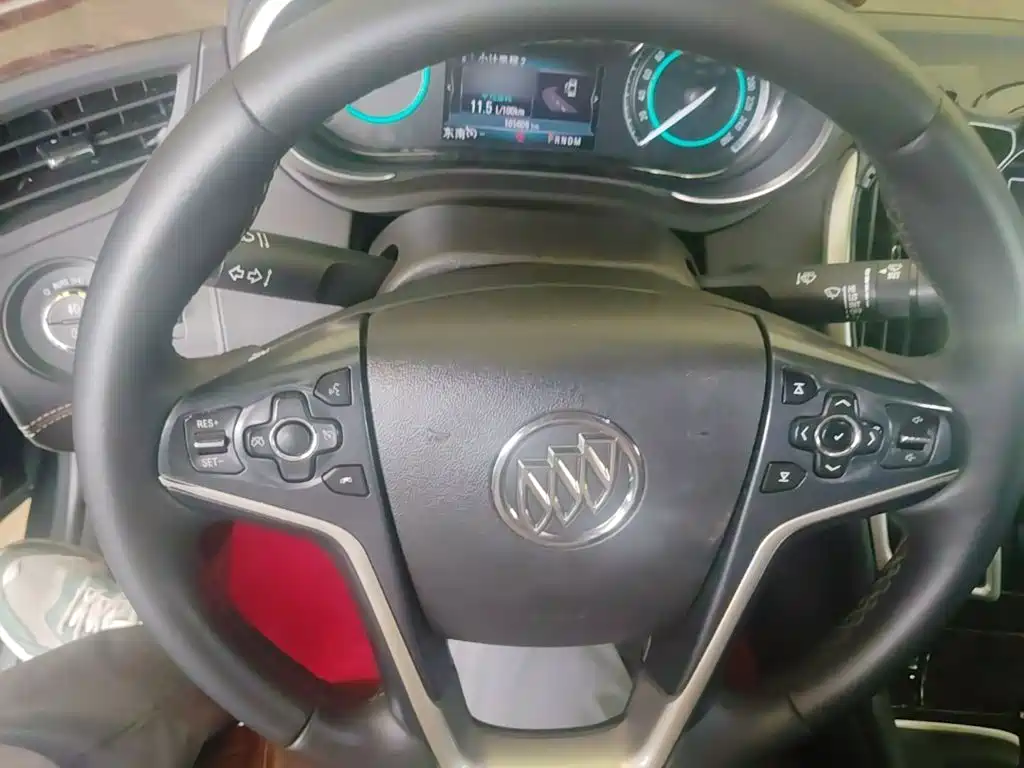 Buick LaCrosse — миниатюра 11