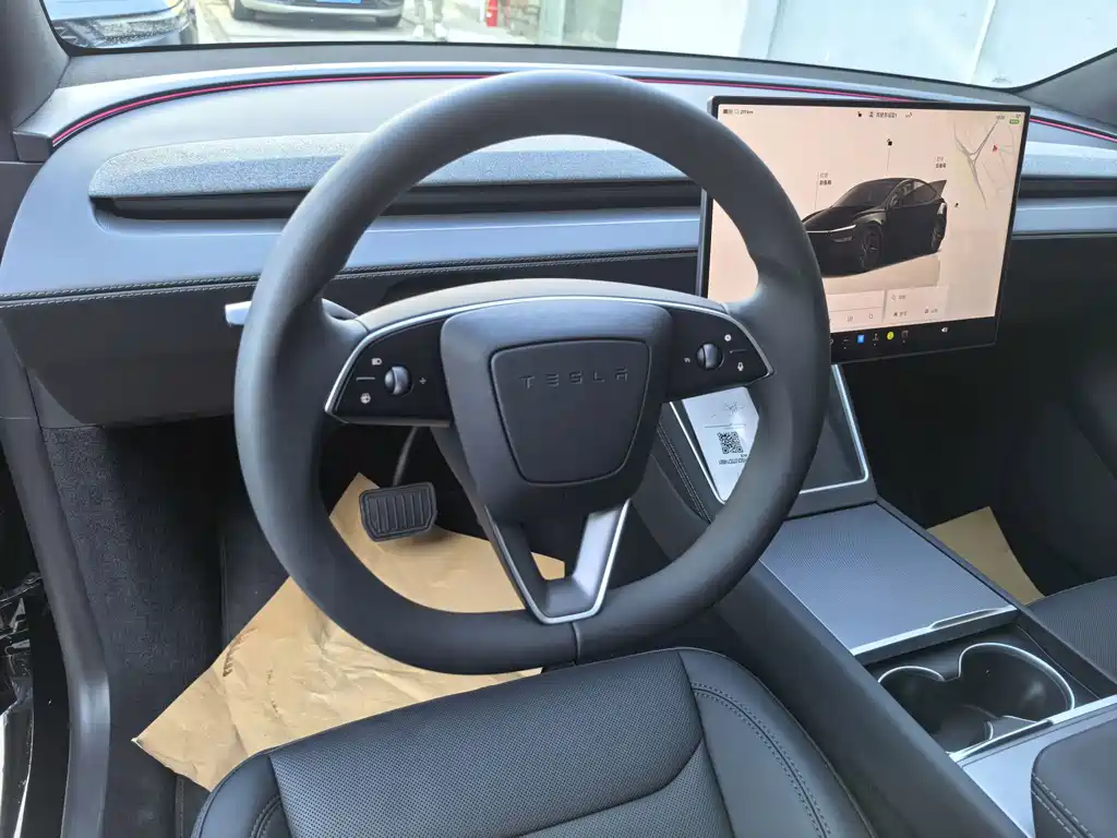 Tesla Model Y — миниатюра 15