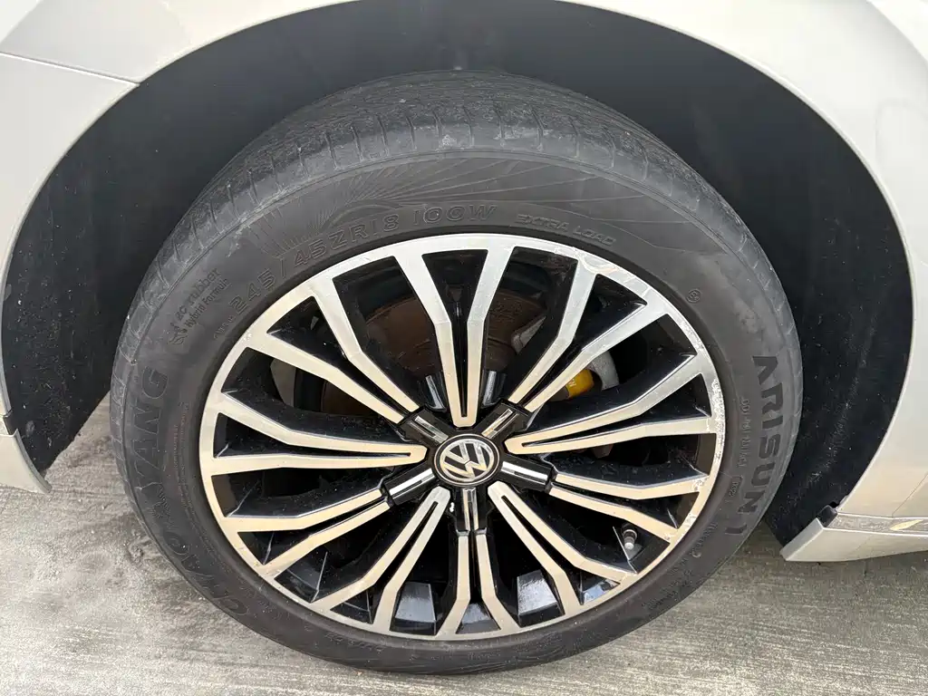 Volkswagen Phideon — миниатюра 9
