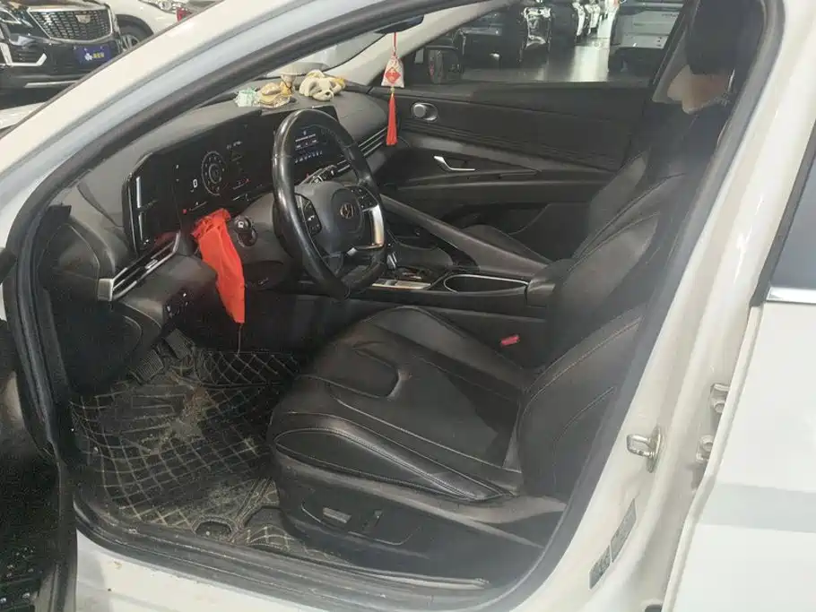 Hyundai Elantra — миниатюра 9