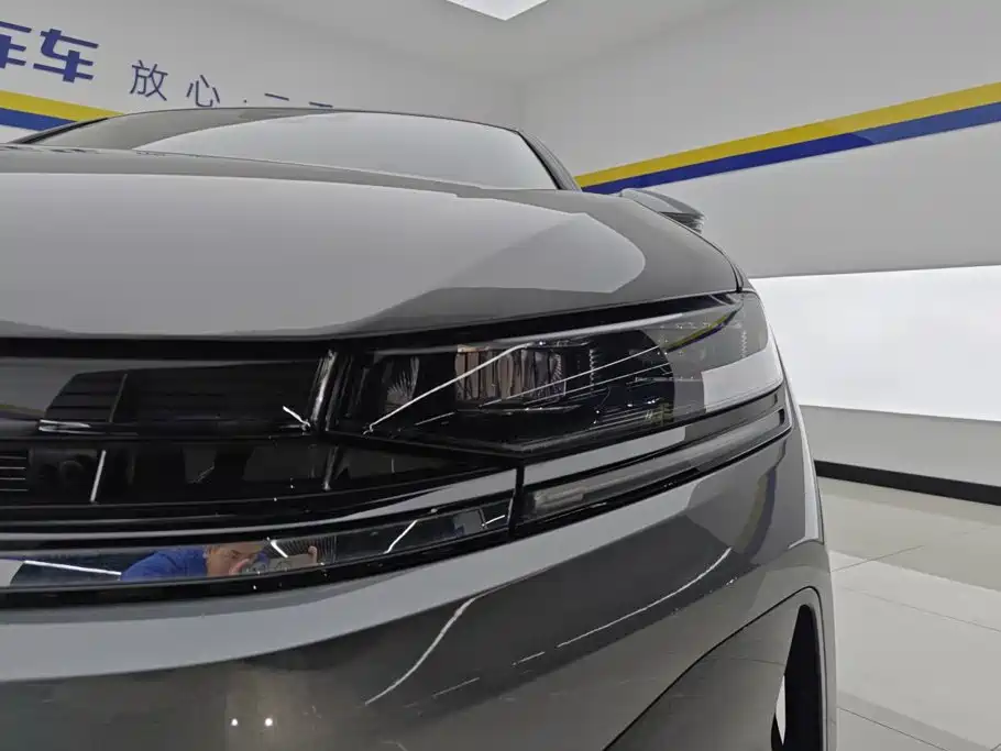 Volkswagen Sagitar — миниатюра 5