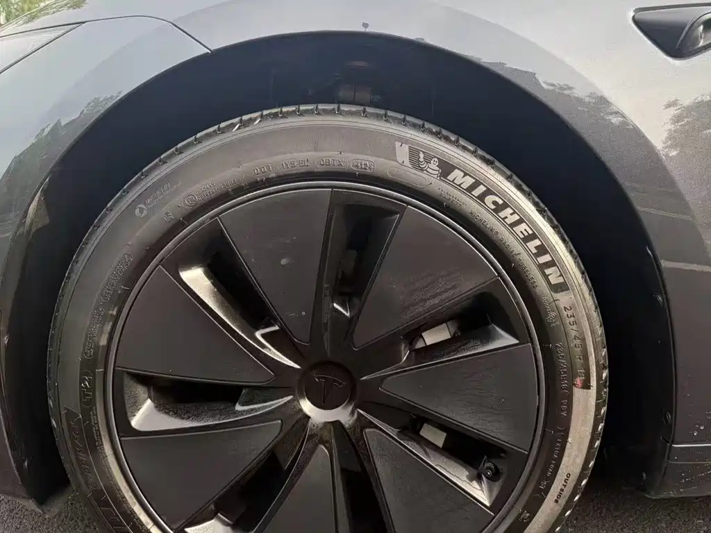 Tesla Model 3 — миниатюра 31