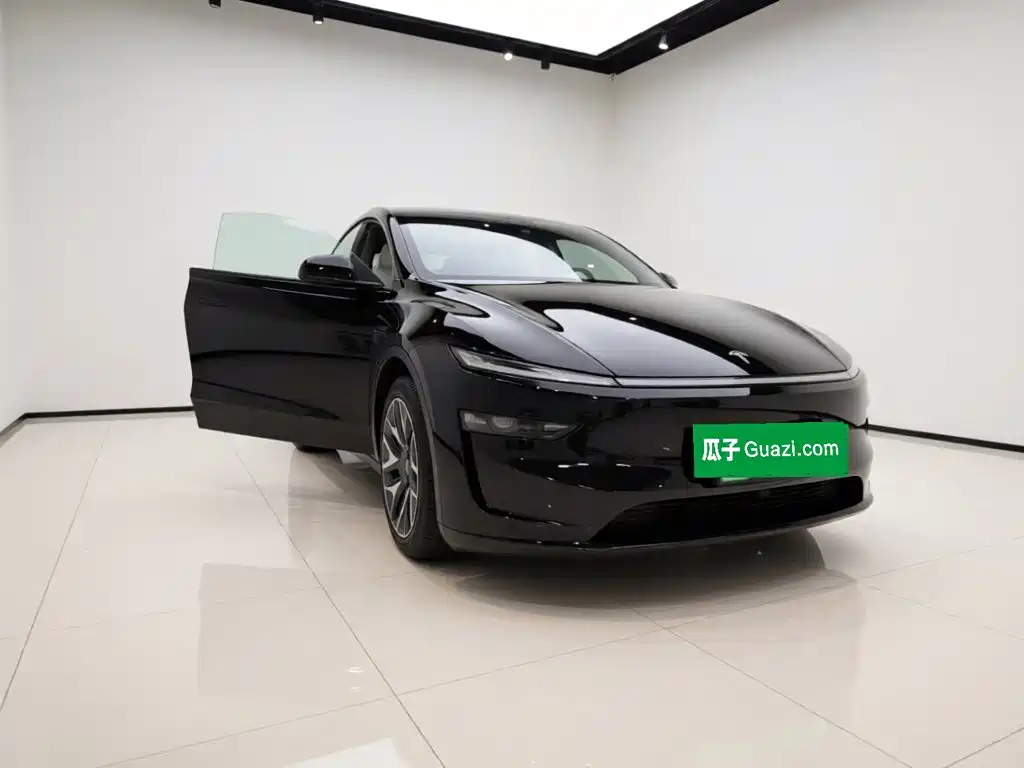 Tesla Model Y L — миниатюра 3
