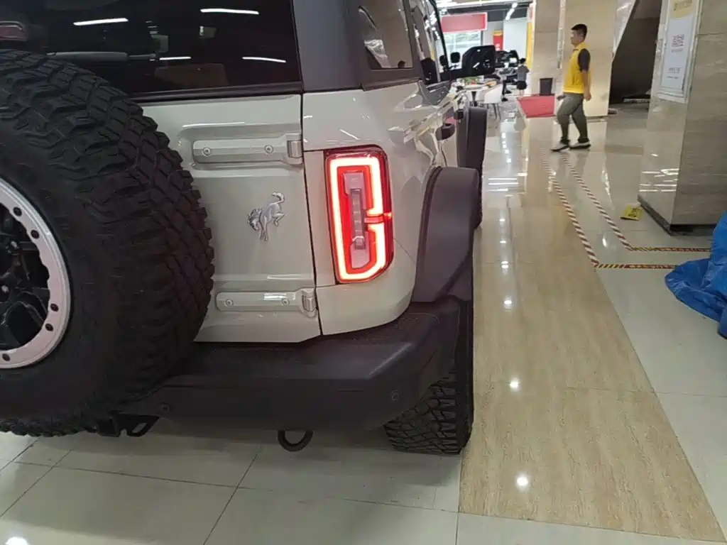 Ford Bronco — миниатюра 8